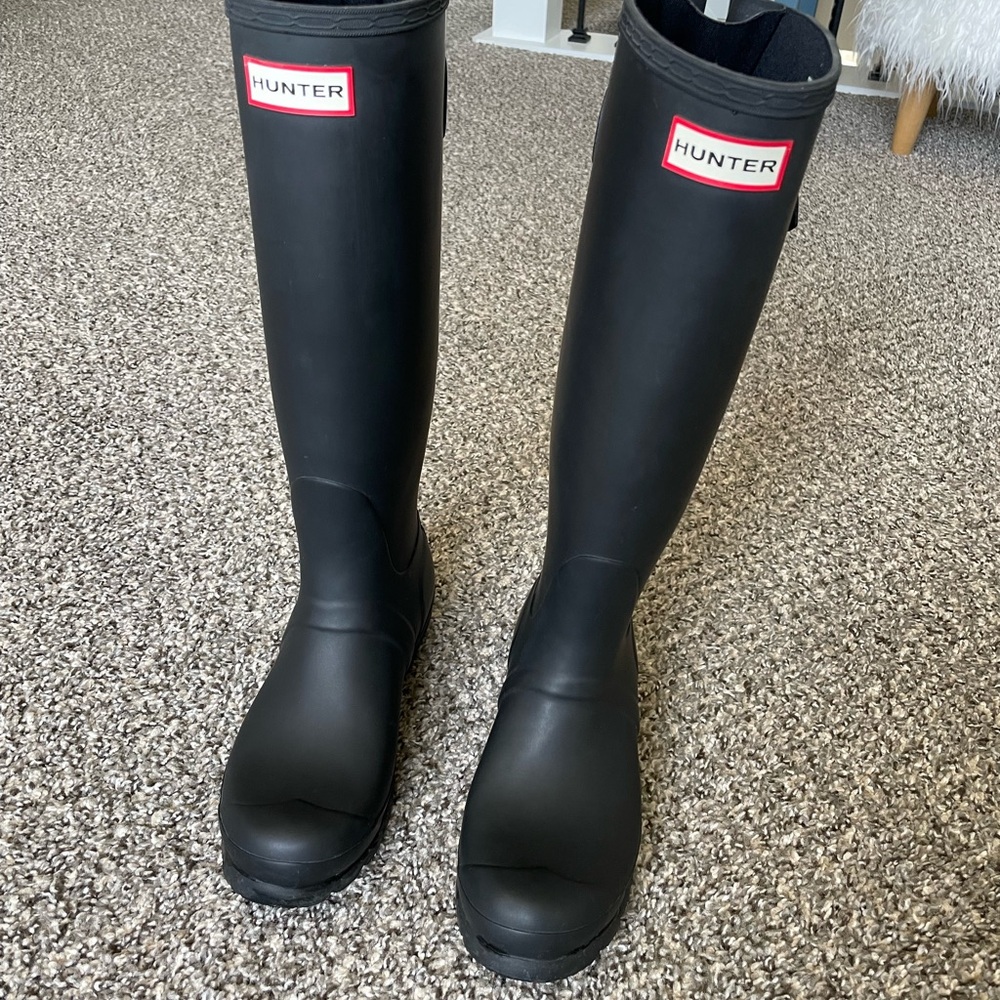 Hunter Classic Black Waterproof Boots - back adjustsble